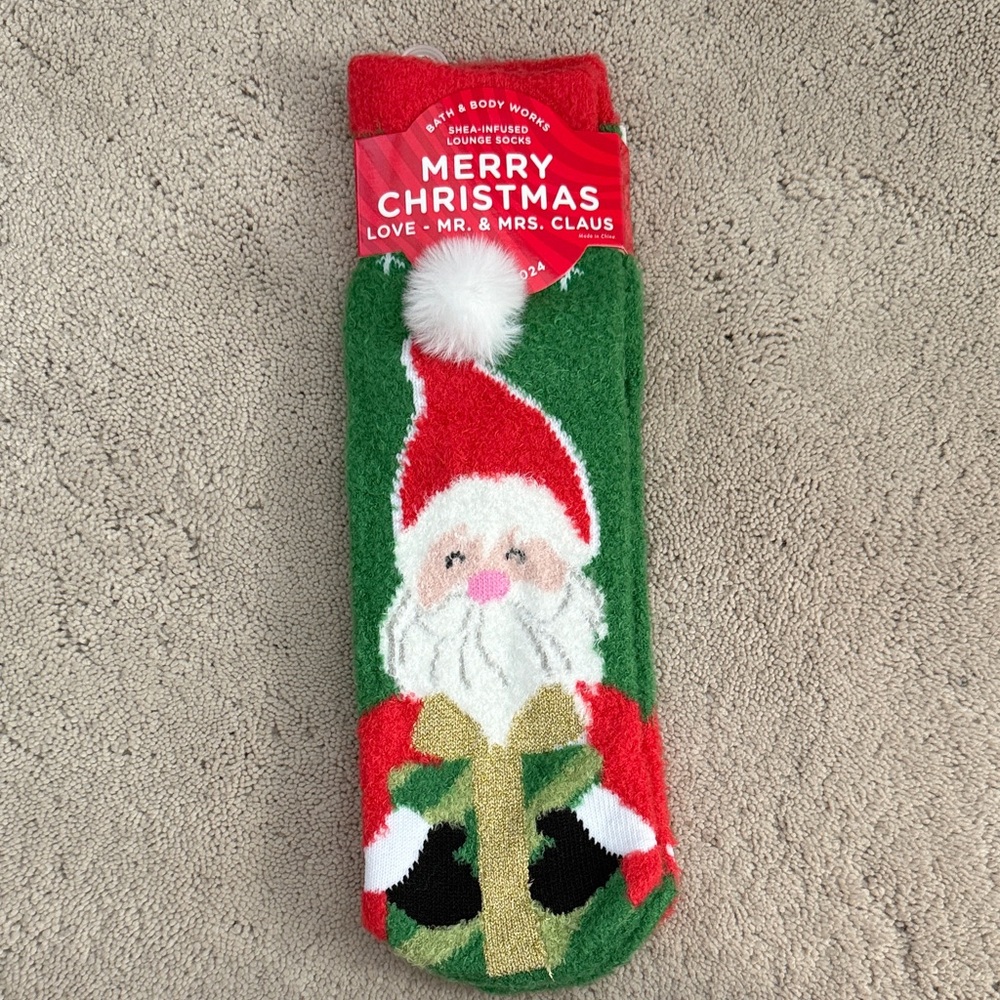 Bath & Body Works Holiday 2024 Santa and Mrs Clause Fuzzy Socks